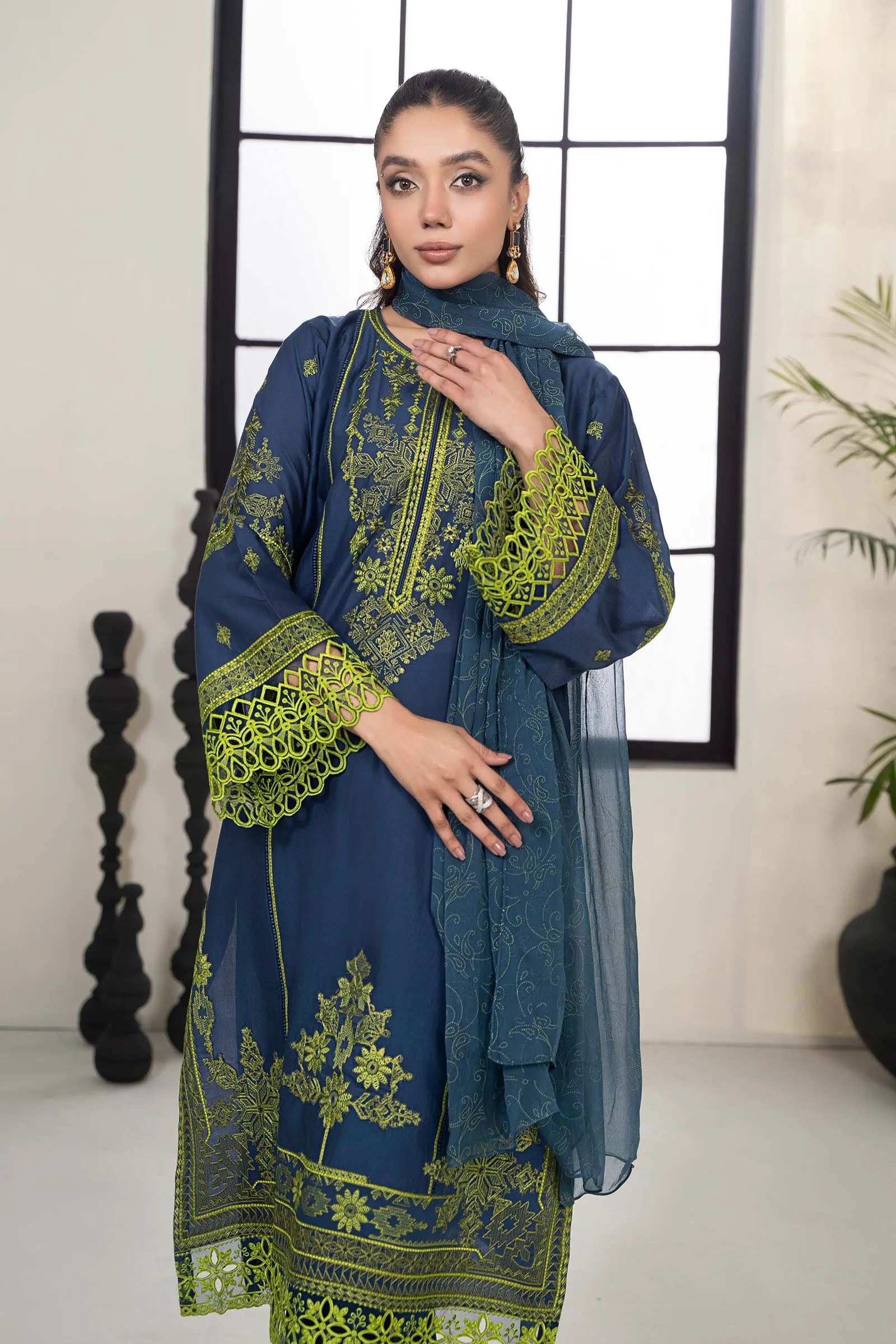 3 Piece Embroidered Lawn Suit | DW-EF24-103