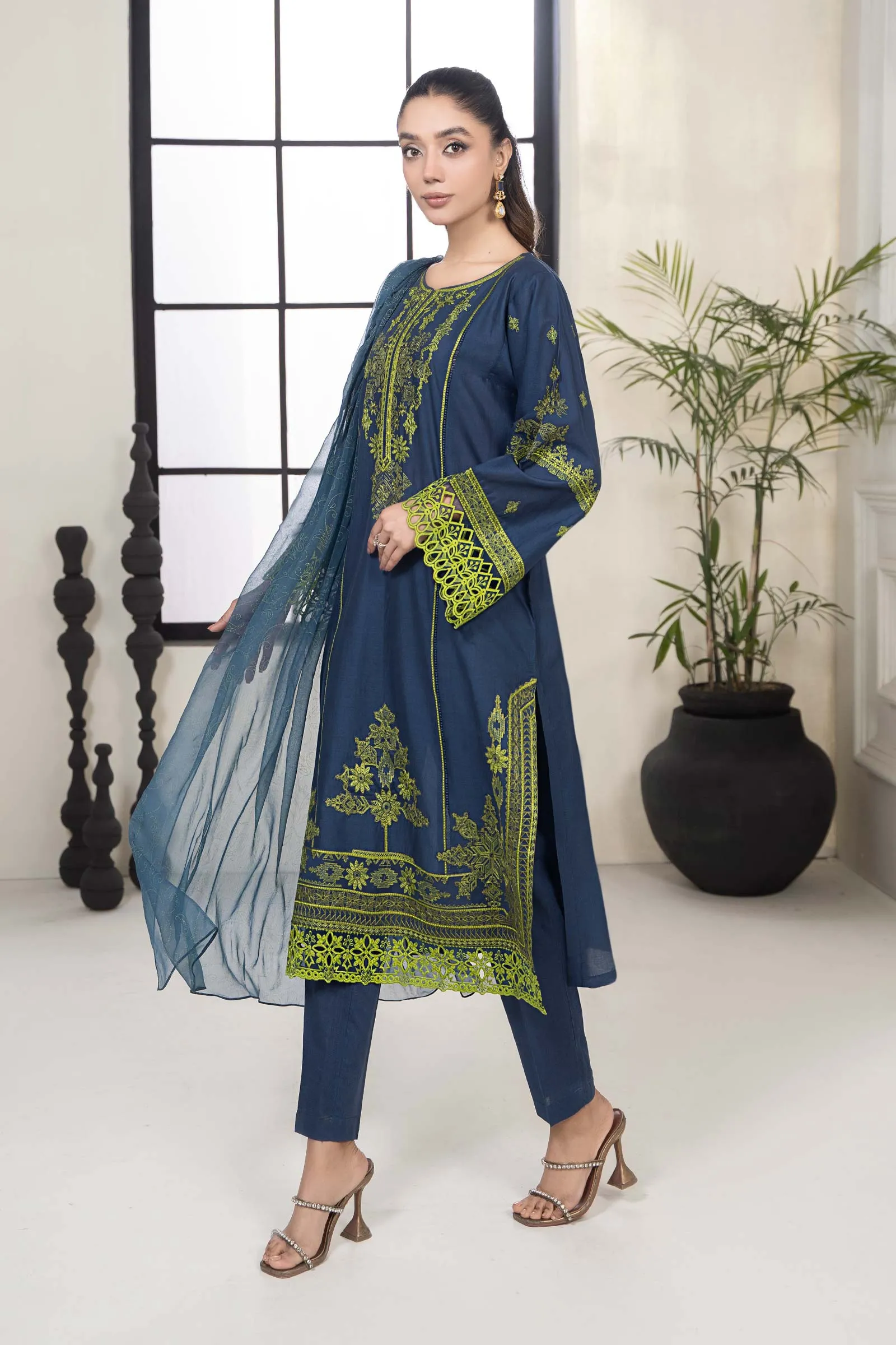 3 Piece Embroidered Lawn Suit | DW-EF24-103