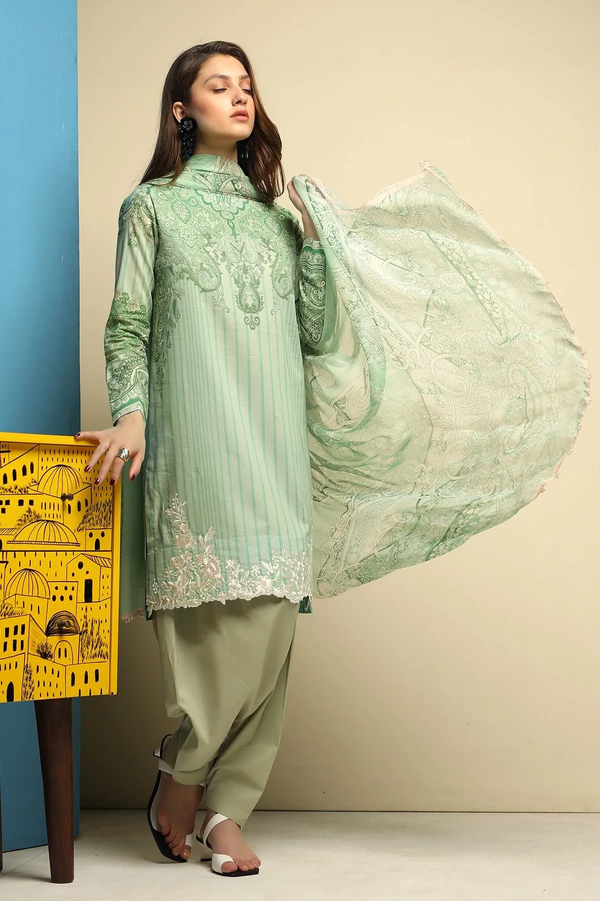 AlKaram Cambric Collection 2018 – 3 Piece Embroidered with Chiffon Printed Dupatta – MS-05-18-Green