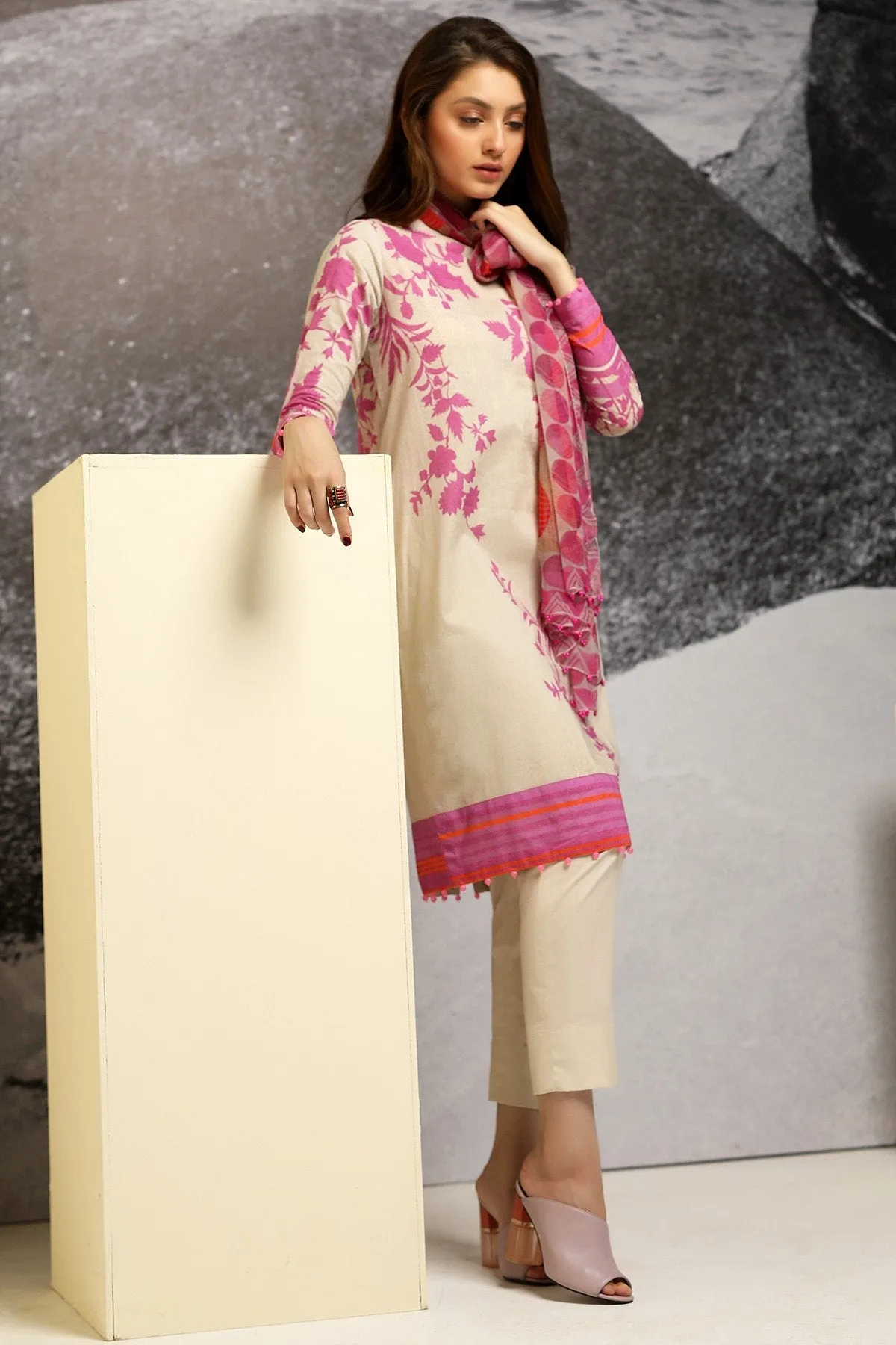 AlKaram Cambric Collection 2018 – 3 Piece Plain with Chiffon Printed Dupatta – MS-13-18-Pink