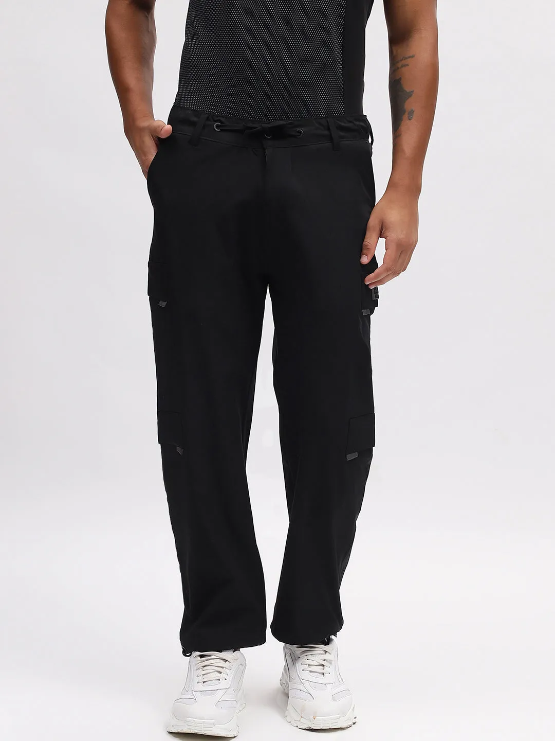 Iconic Men Black Solid Relaxed Fit Trouser