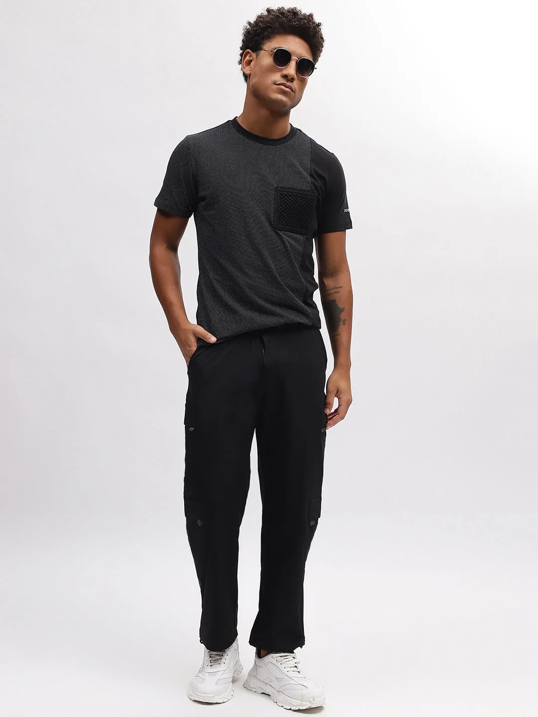 Iconic Men Black Solid Relaxed Fit Trouser