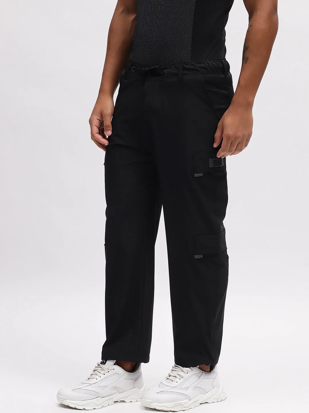 Iconic Men Black Solid Relaxed Fit Trouser