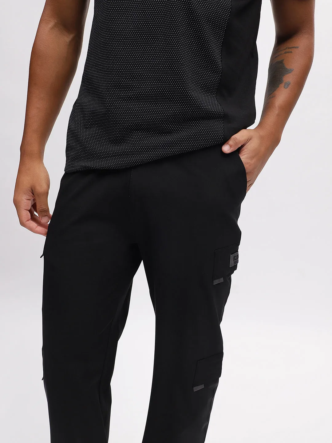 Iconic Men Black Solid Relaxed Fit Trouser