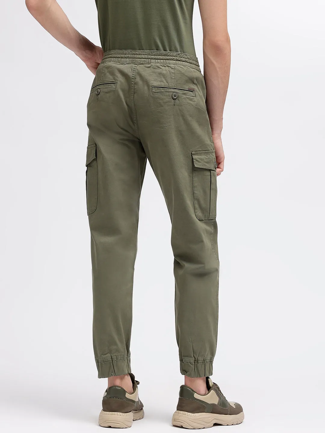 Iconic Men Olive Solid Relaxed Fit Trouser