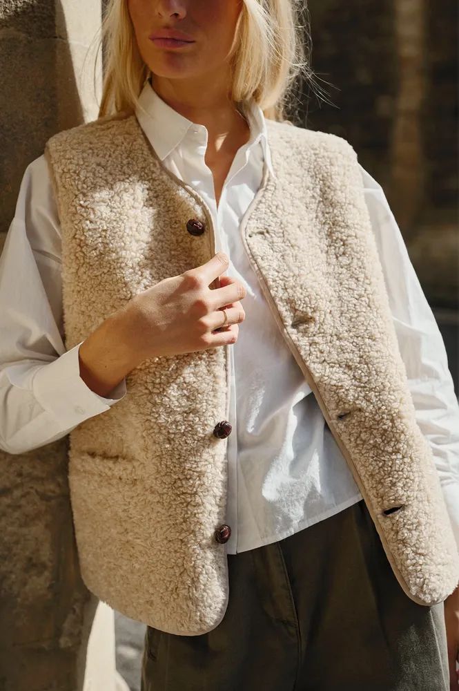 Indi & Cold Crudo Teddy Vest