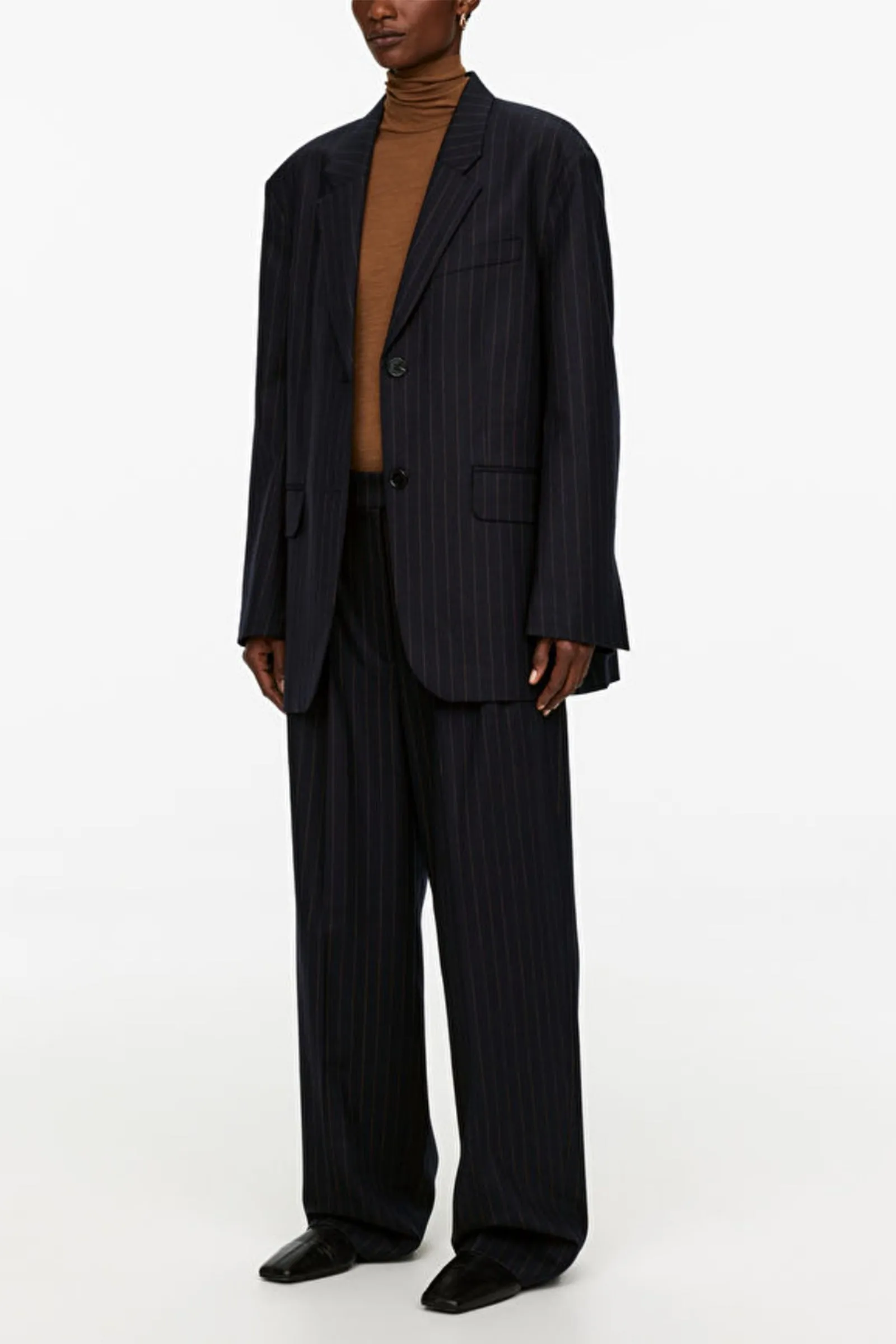 Single-Breasted Blazer & Relaxed Pleat Trousers