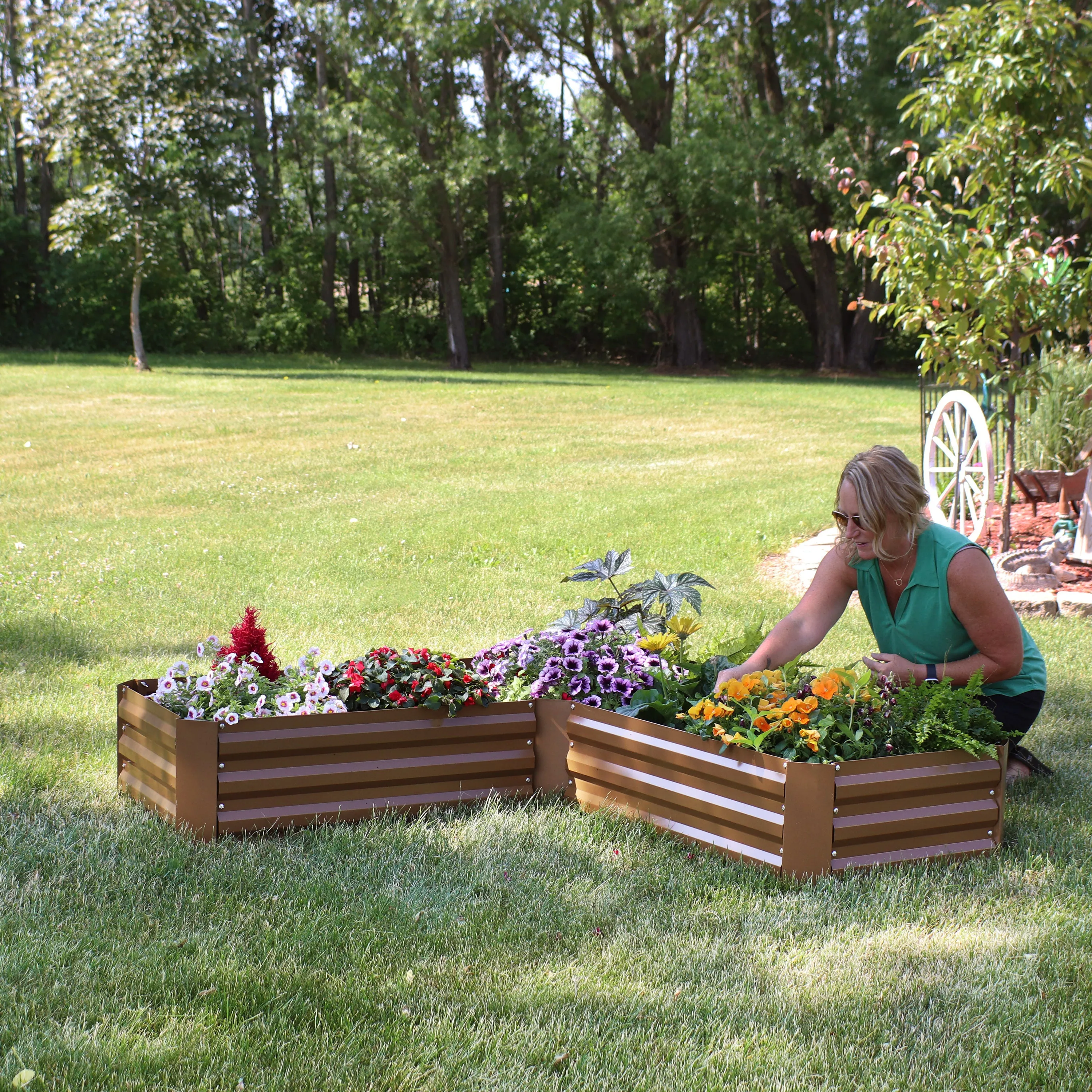 Sunnydaze L-Shaped Galvanized Steel Raised Garden Bed