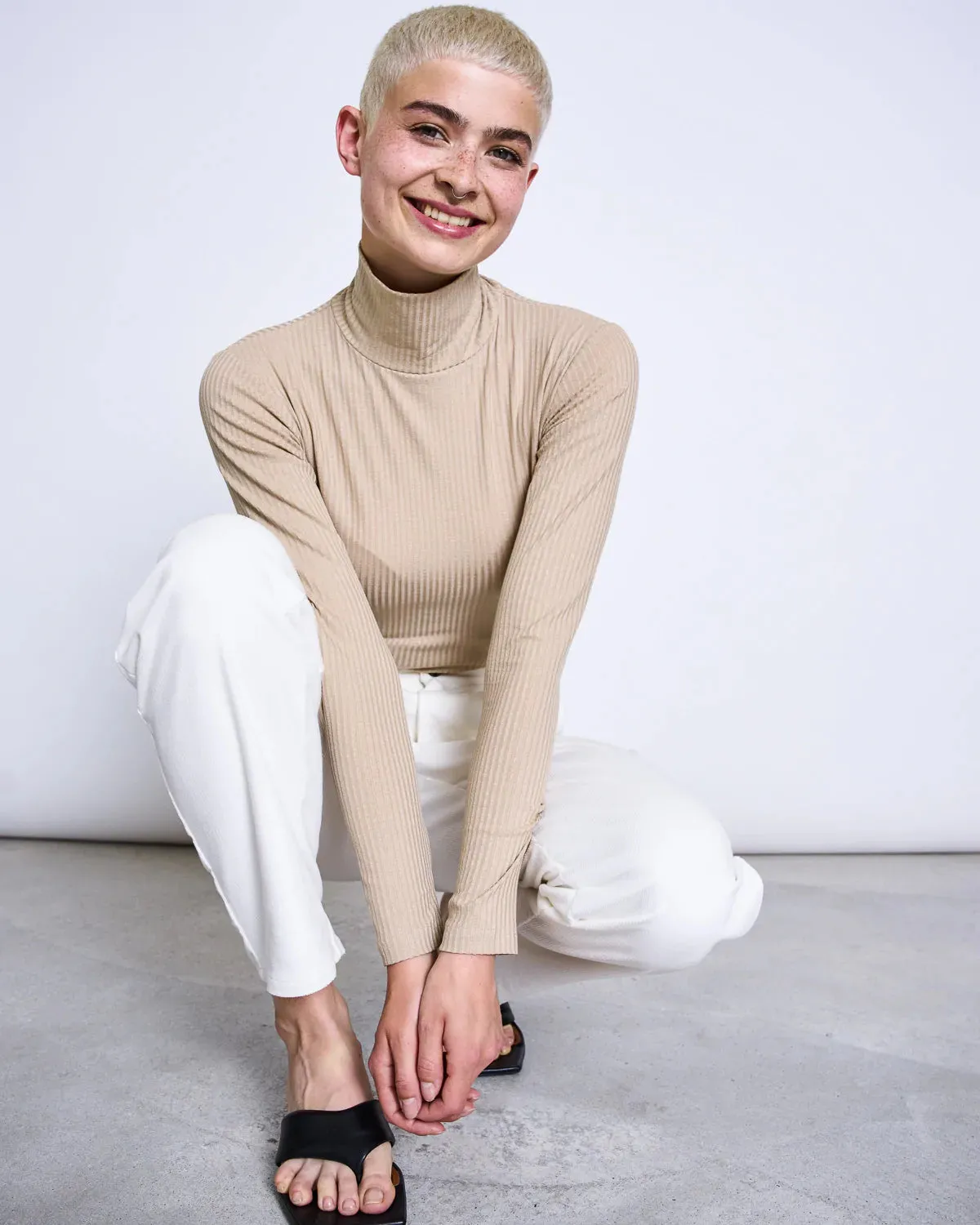 Turtle neck MIO RIB almond TENCEL™ | Jan ´n June